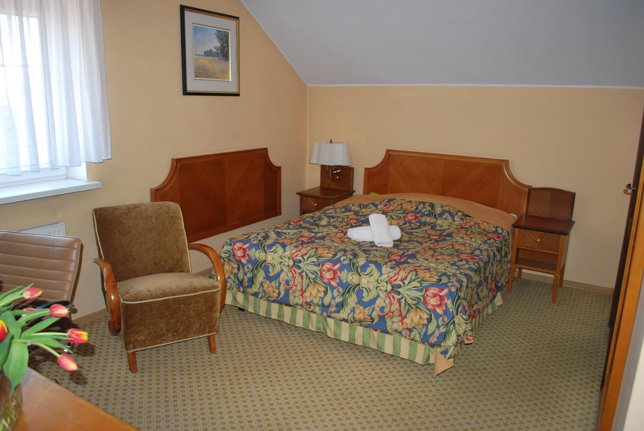 Noclegi Helios & Hotelowa Велюн Екстериор снимка