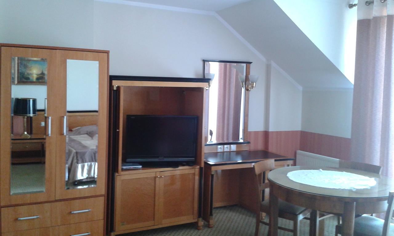 Noclegi Helios & Hotelowa Велюн Екстериор снимка