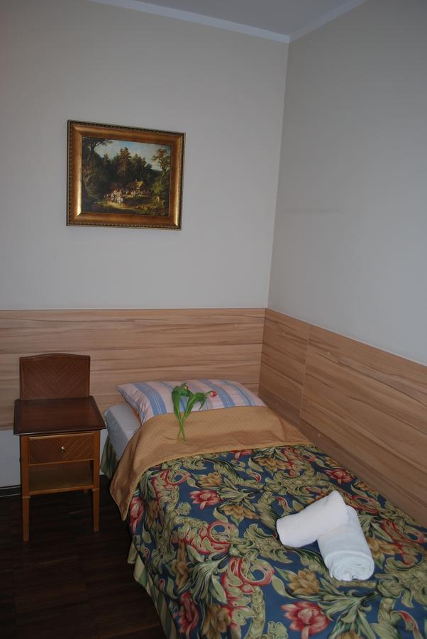 Noclegi Helios & Hotelowa Велюн Екстериор снимка